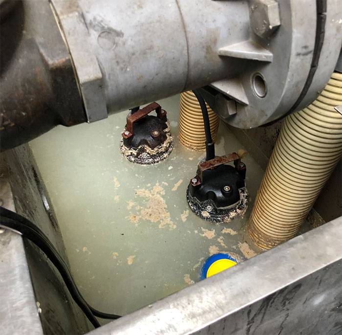 Bồn tách mỡ bị tắc nghẽn