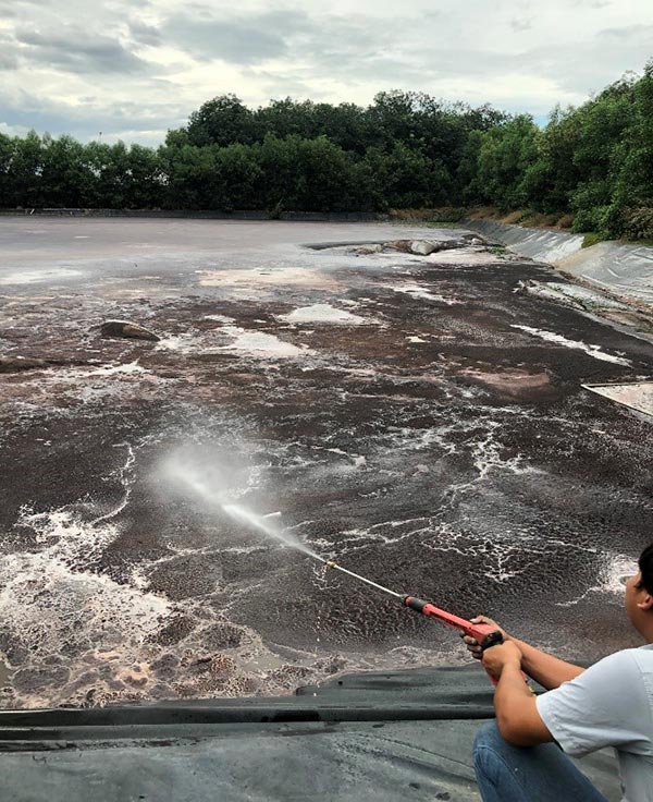 Phun xịt khử mùi cho hồ xử lý nước thải chế biến gỗ