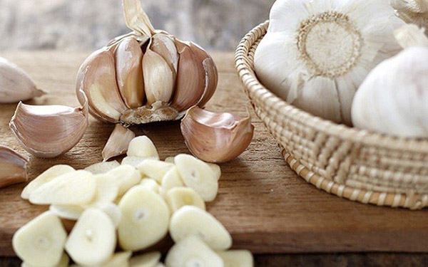 Tỏi là một trong những loai thảo dược hữu ích để xử lý bệnh trên tôm.