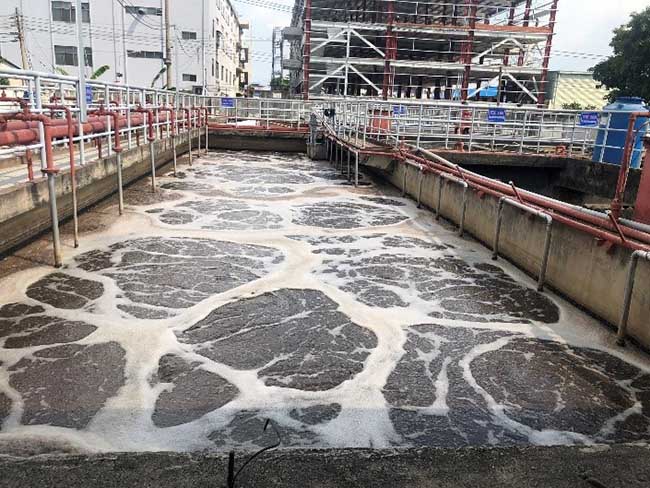 Bể MBBR trong xử lý nước thải công nghiệp.