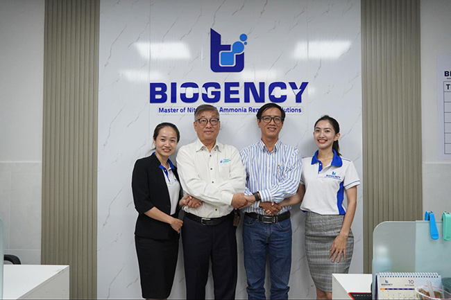 Biogency và Ecological Laboratories Inc., chụp hình lưu niệm sau cuộc họp