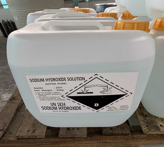 Hóa chất xử lý nước thải - NaOH (Xút), có tác dụng điều chỉnh pH.