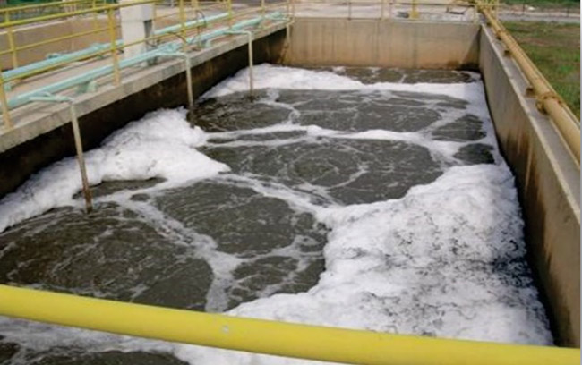 Sự cố bể Aerotank bị bọt trắng nổi nhiều.