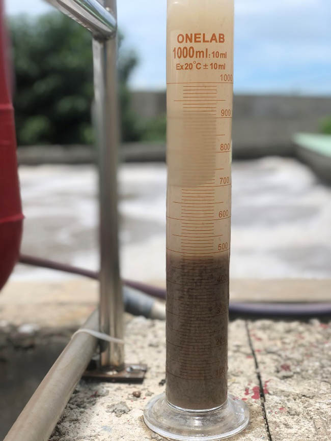 Thể tích bùn lắng sau 30 phút (SV30) là chỉ số cần kiểm soát khi xử lý nước thải nhà máy may.