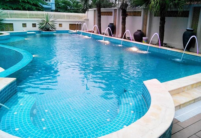 Nước thải từ hồ bơi khách sạn.