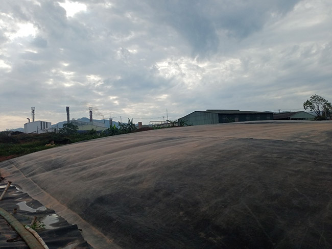 Hầm Biogas trong xử lý nước thải chế biến tinh bột mì.