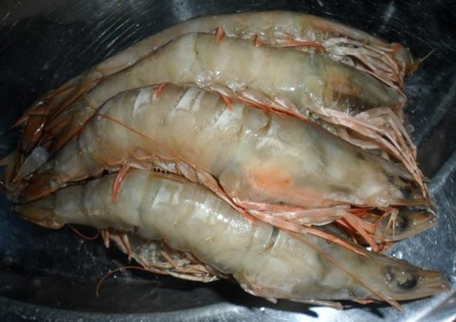 Tôm bị mềm vỏ khi độ kiềm thấp.