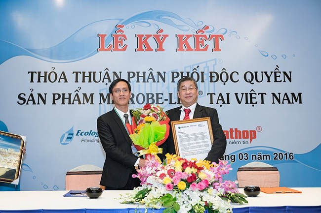 Lễ ký kết thỏa thuận phân phối độc quyền sản phẩm Microbe-Lift tại Việt Nam.