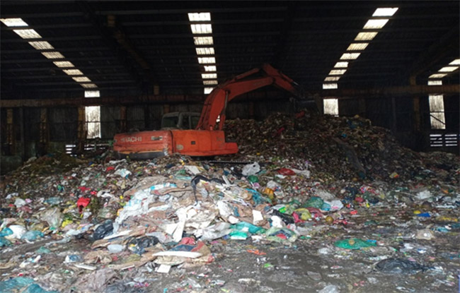 Khu vực tiếp nhận rác sinh hoạt tại Khu xử lý chất thải Biên Hòa.