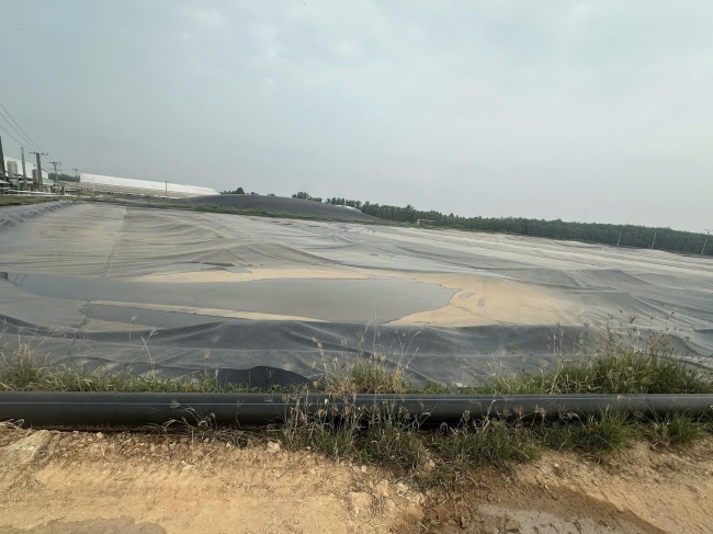 Hiện trạng bạt trước khi thực hiện phương án tăng hiệu suất hầm Biogas.