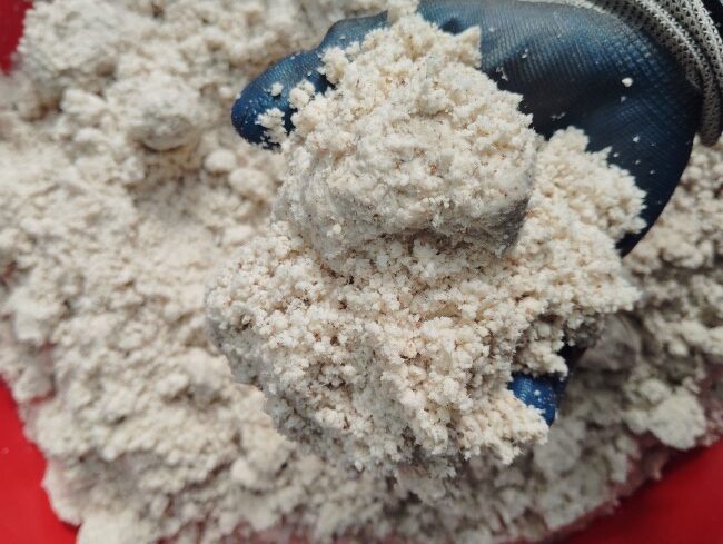 Bã sắn là một trong những phế phẩm có thể tái chế. Bã sắn là một trong những phế phẩm có thể tái chế.