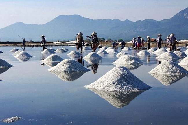 Muối khoáng tìm thấy trong nước biển. Muối khoáng tìm thấy trong nước biển.