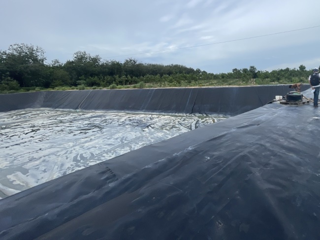 Hình ảnh hầm Biogas trong một hệ thống xử lý nước thải cao su ở Tây Ninh. Hình ảnh hầm Biogas trong một hệ thống xử lý nước thải cao su ở Tây Ninh.