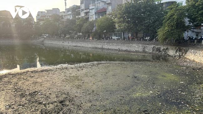 Hồ Kim Liên nằm giữa lòng khu dân cư đông đúc (Nguồn: Cafef.vn). Hồ Kim Liên nằm giữa lòng khu dân cư đông đúc (Nguồn: Cafef.vn).