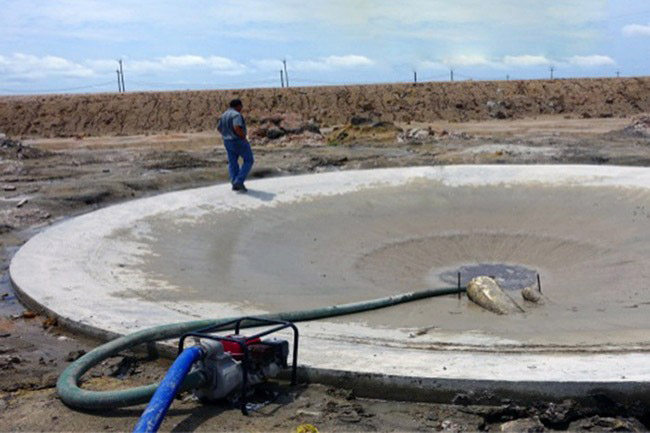 Xi phông đáy ao định kỳ. Xi phông đáy ao định kỳ.