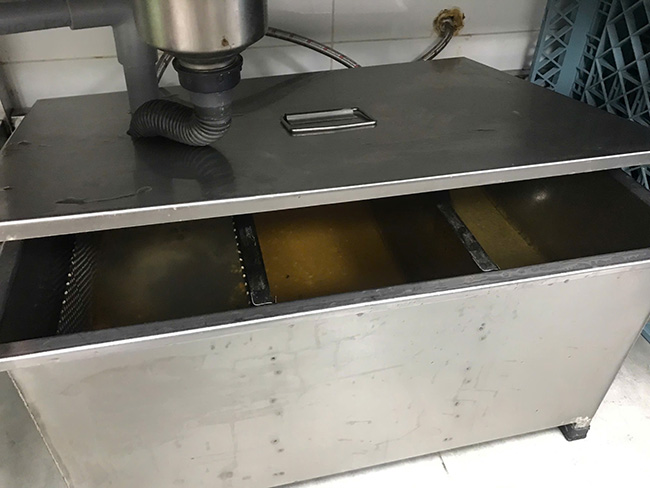 Hình ảnh bể tách mỡ đã được vệ sinh định kỳ. Hình ảnh bể tách mỡ đã được vệ sinh định kỳ.
