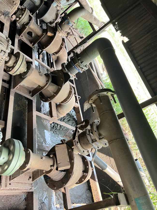 Bùn hầm Biogas được đẩy ra sau khi dùng vi sinh. Bùn hầm Biogas được đẩy ra sau khi dùng vi sinh.